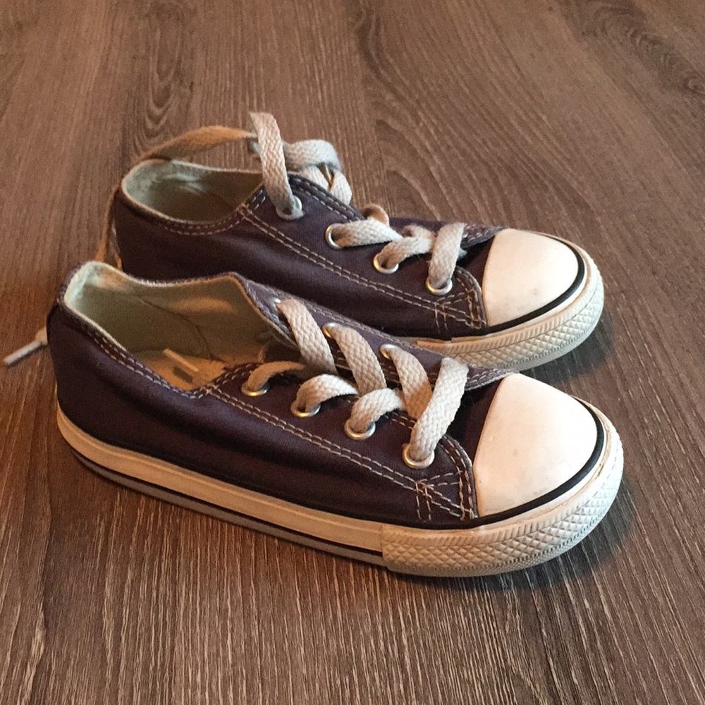 Boys converse